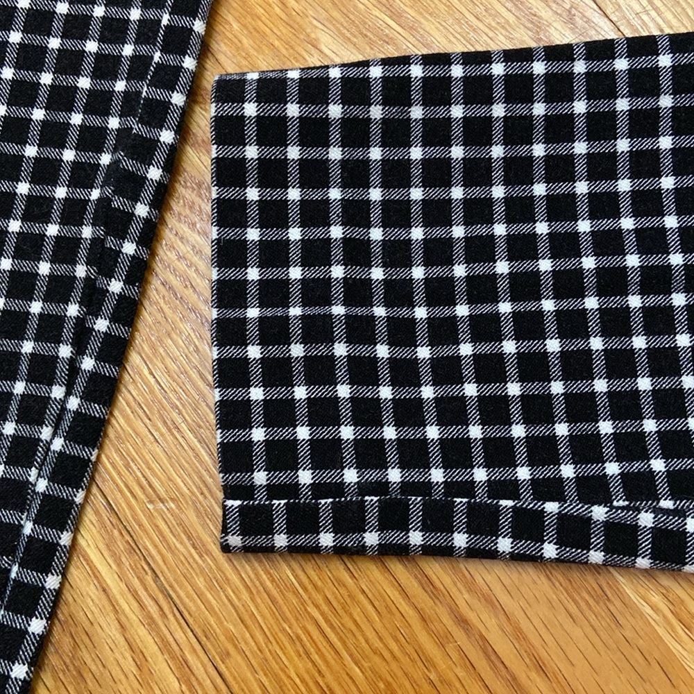 Excellent Condition Old Navy Pixie Pants - image 5